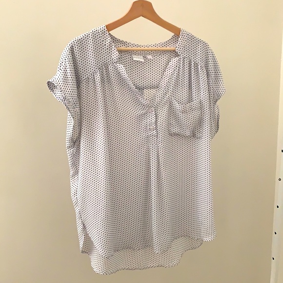 Women’s Sleeveless Blouse - Picture 1 of 4